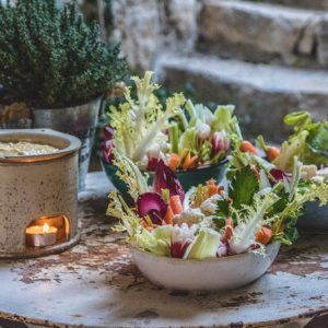 Bagna cauda et petits légumes croquants préparés en cours de cuisine